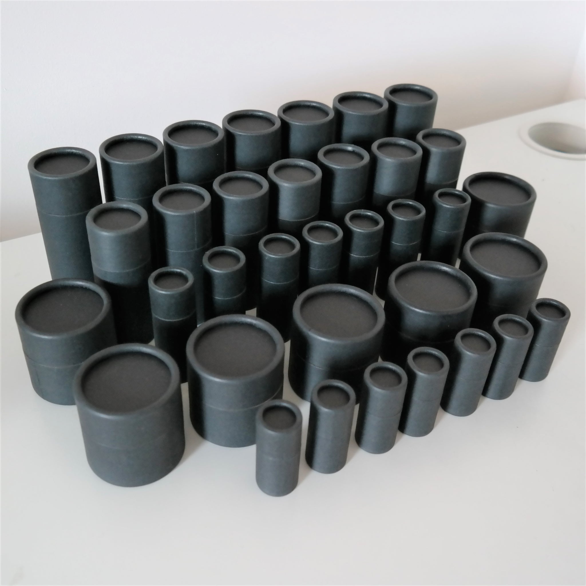 Starter Pack Black Tubes & Jars (35 pcs)
